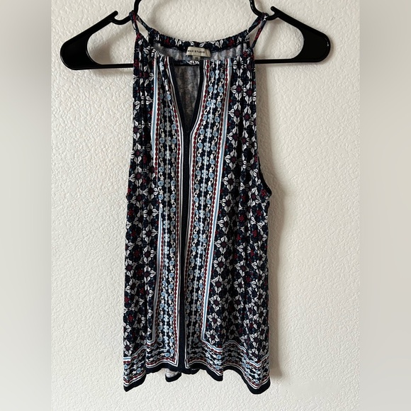 Max Studio Tops - Floral Sleeveless Flowy Summer Top - Black and White